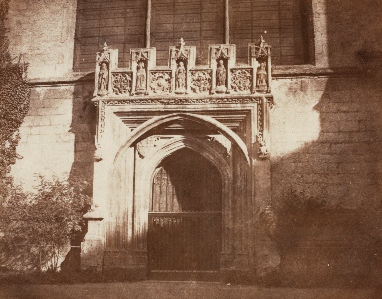 Ancient Door, Magdalen College, Oxford, 1843. od William Henry Fox Talbot