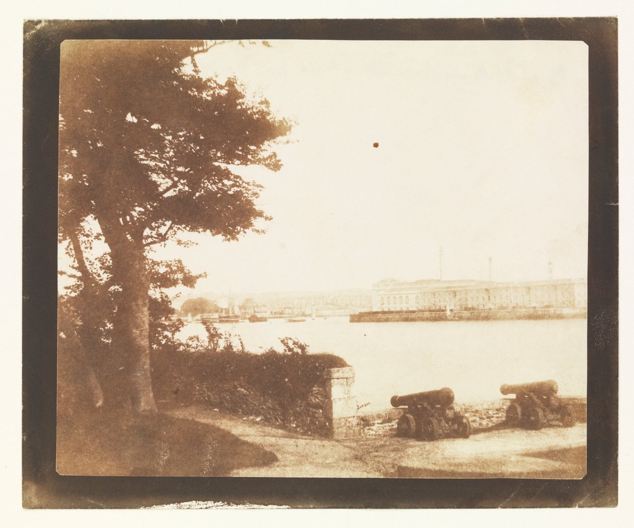 Royal William Victualling Yard, Plymouth, z hory Edgecumbe od William Henry Fox Talbot