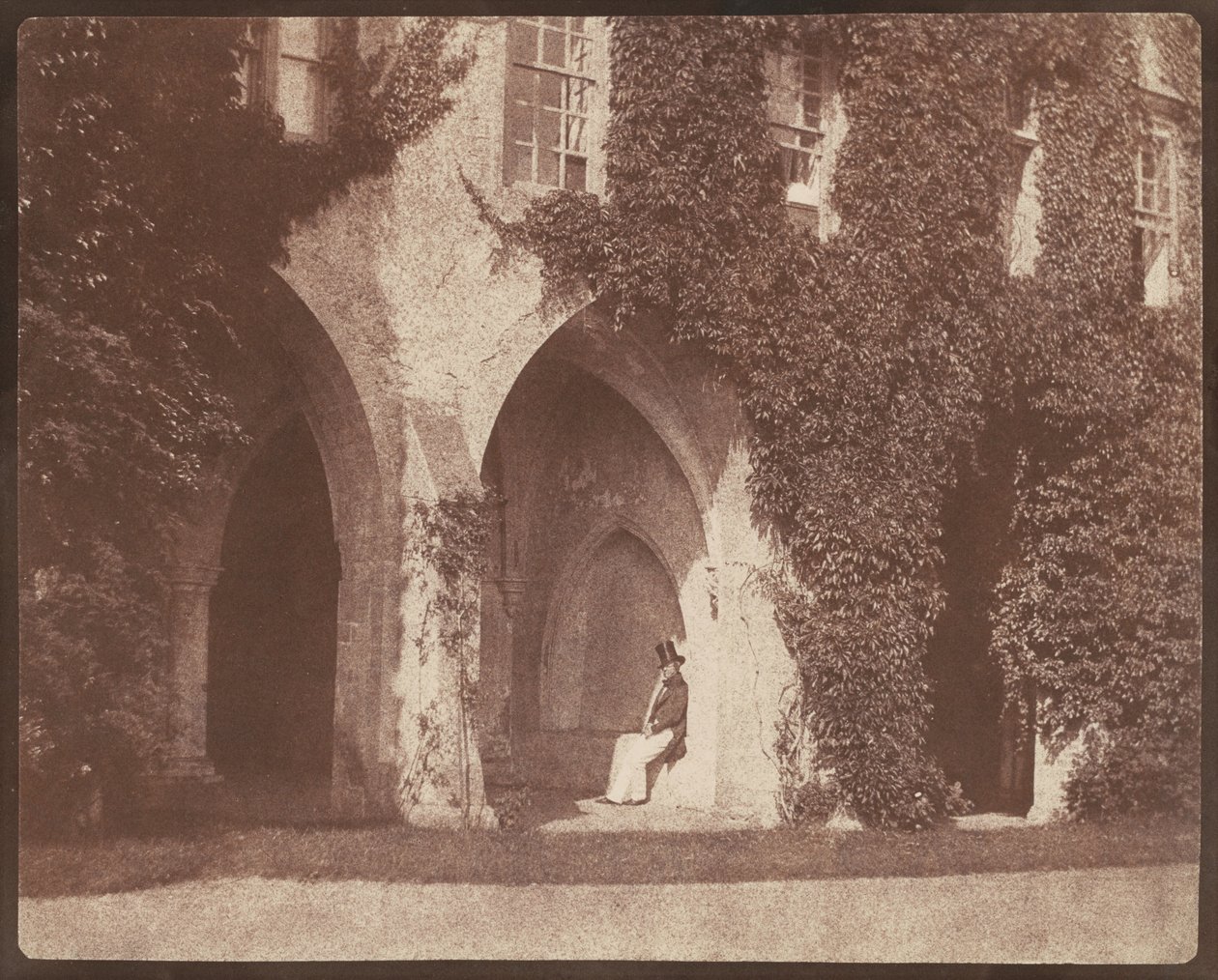 Reverend Calvert Jones v křížové chodbě opatství Lacock od William Henry Fox Talbot