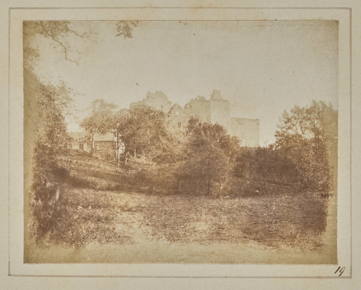 Totéž viděné z druhé strany [hrad Doune] od William Henry Fox Talbot