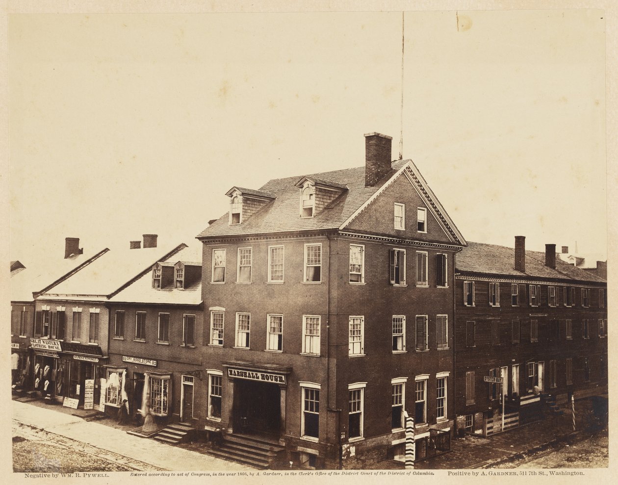 Marshall House, Alexandria, Virginia, srpen 1862 (tisk alba na tkaném papíře) od William Redish Pywell