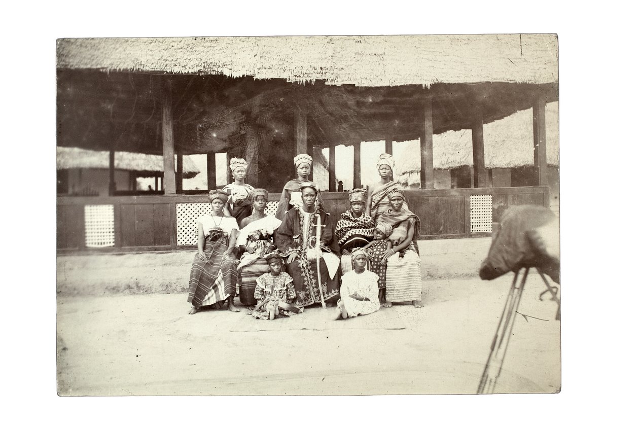 Domorodí náčelníci a harém, země Mendi (želatinový stříbrný tisk) od William Turnbull Balmer