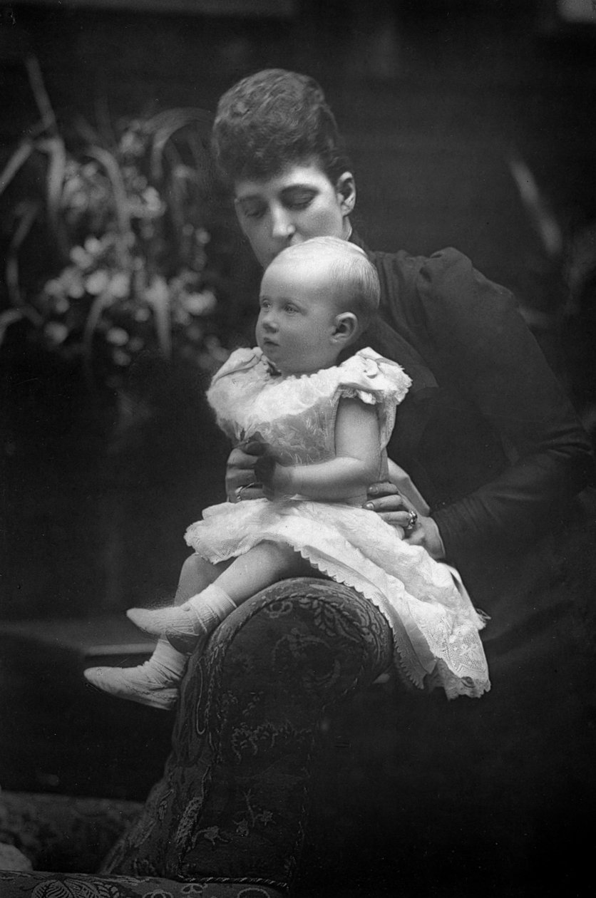 Princezna Louise 1867-1931 se svou dcerou princeznou Alexandrou 1891-1959, 1893. od William and Daniel Downey