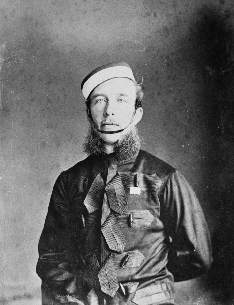 Kapitán Willoughby W. Hooper v uniformě kavalérie Madras, kolem 70. let 19. století od Willoughby Wallace Hooper