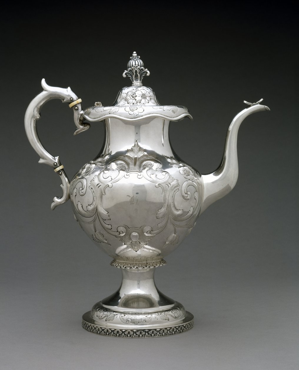 Čajová konvice, c. 1845-1872 (stříbro) od Wood and Hughes (attr.to)