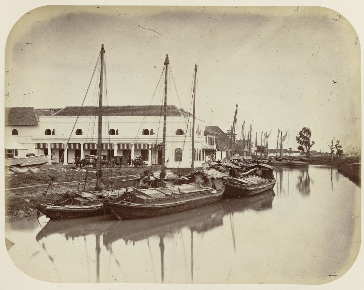 Groote Boom na Harbour Canal v Batavia od Woodbury and Page