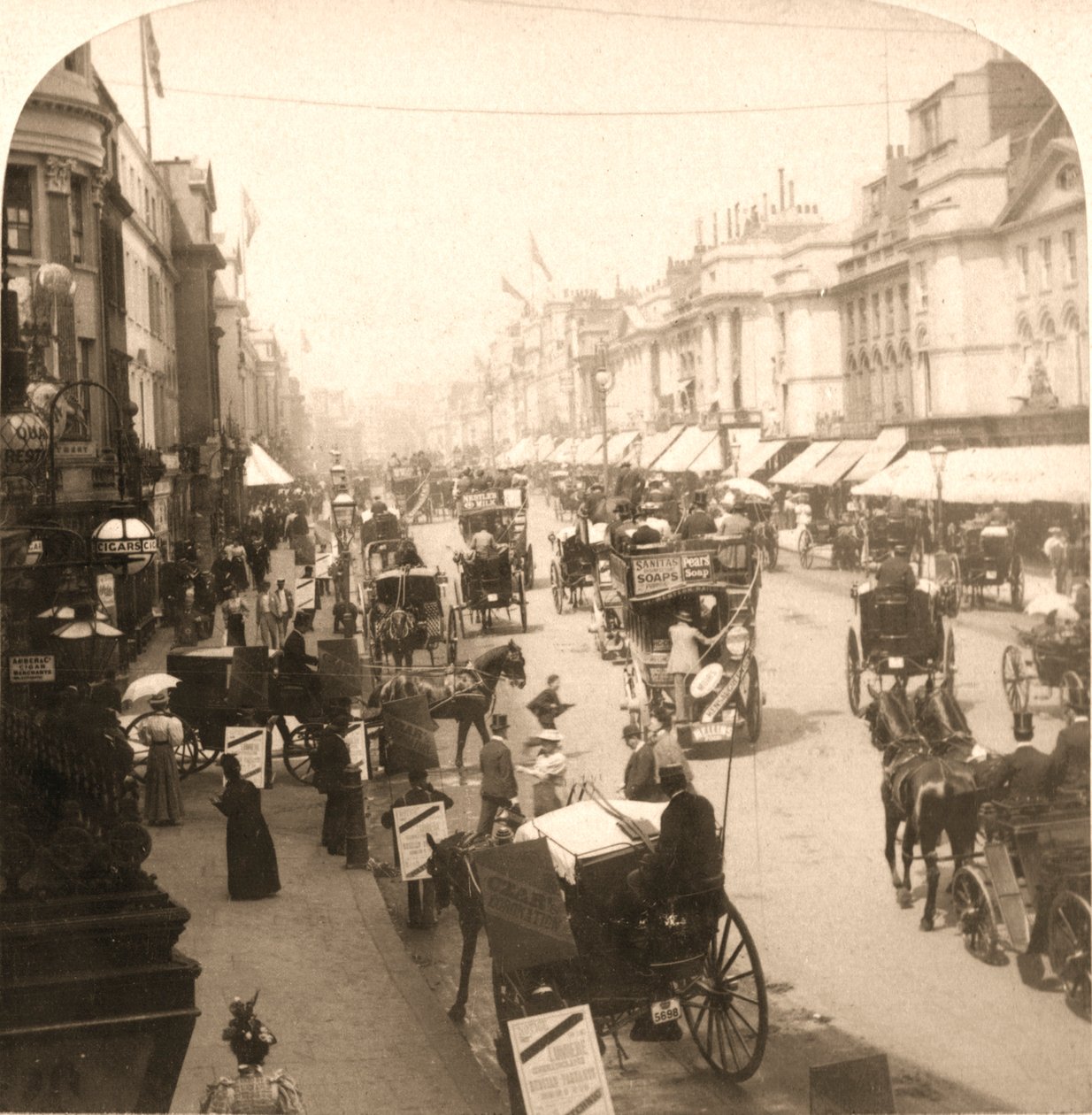 Regent Street, Londýn, 1896. od Works and Sun Sculpture Studios