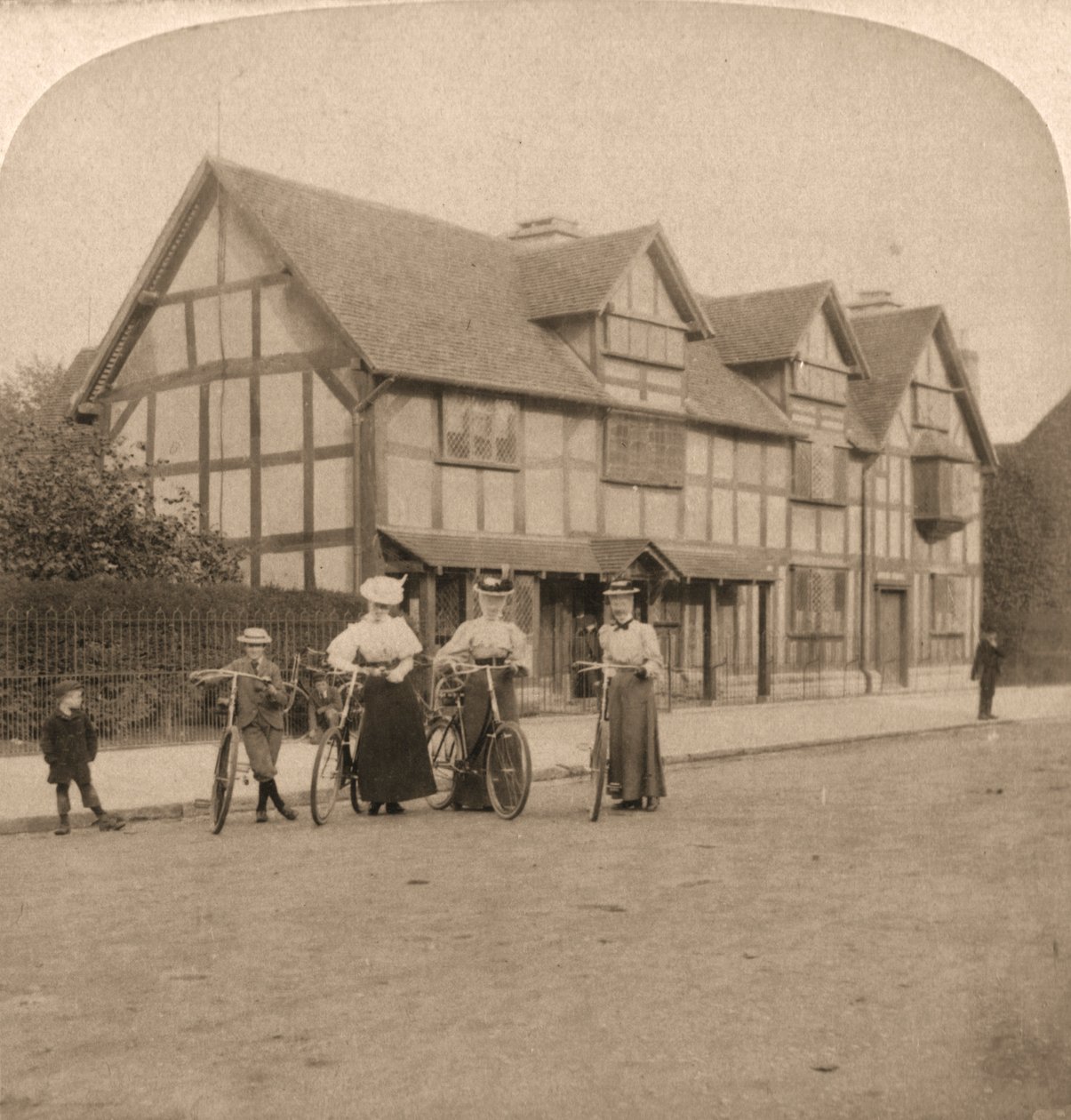 Místo narození Shakespeara, Stratford on Avon, Anglie, 1896. od Works and Sun Sculpture Studios