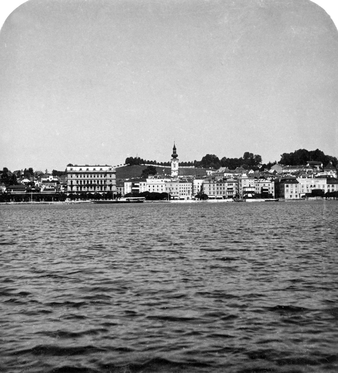 Pobřeží jezera v Gmundenu, Salzkammergut, Rakousko, 1900. od Wurthle and Sons