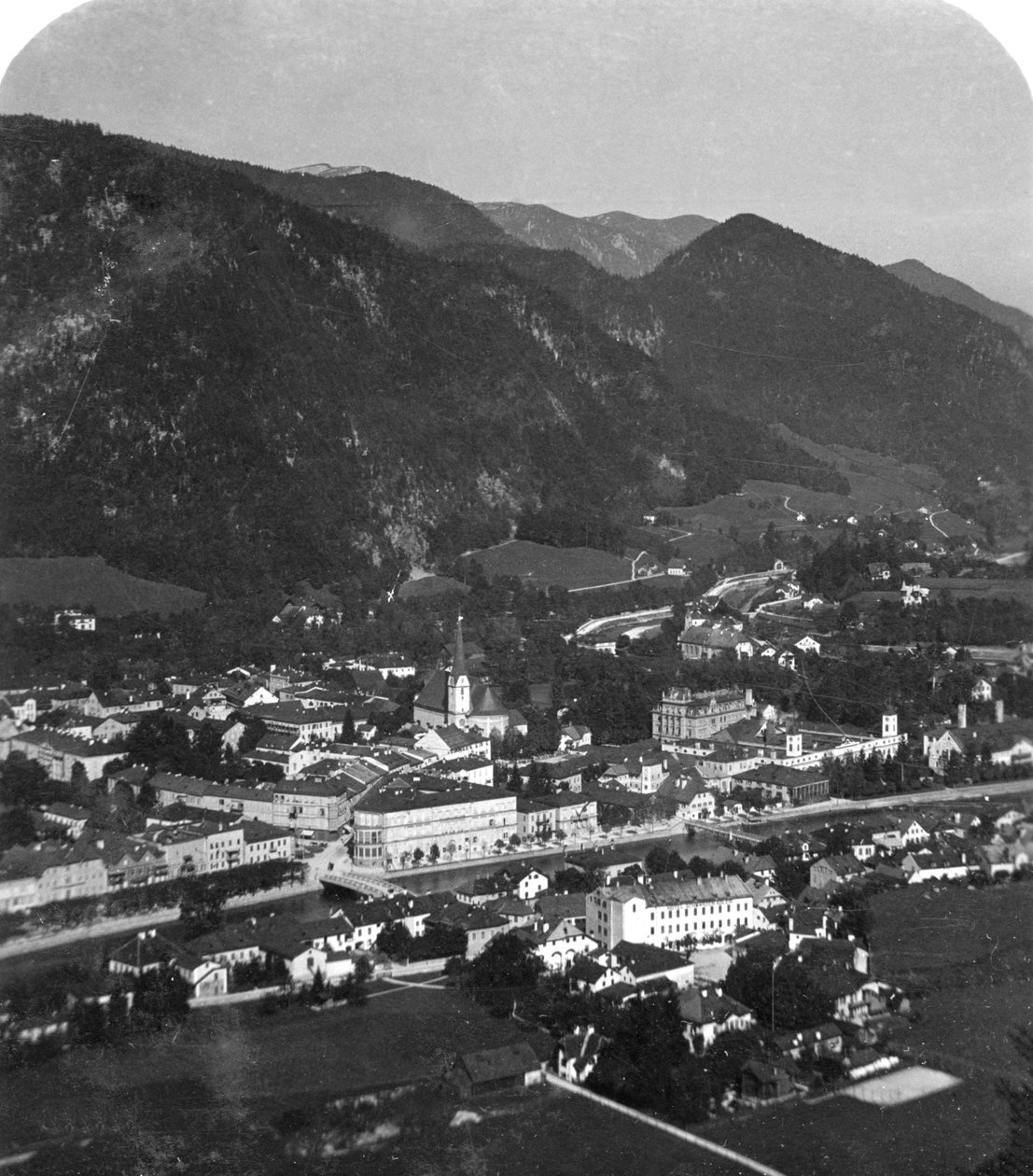 Údolí Trauntal, poblíž Bad Ischl, Salzkammergut, Rakousko, 1900. od Wurthle and Sons