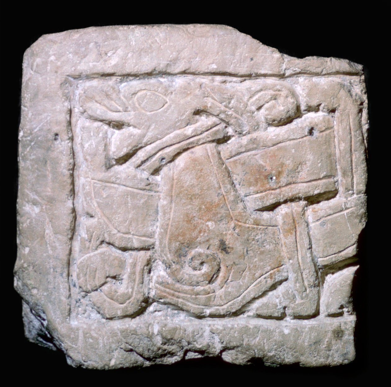 Vyřezávaná vikingská hrobová deska ve stylu Jellinge z Yorku od York Master