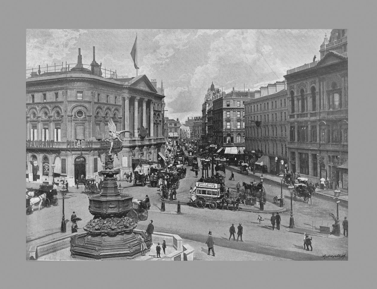 Piccadilly Circus, Londýn, 1900 od York and Son