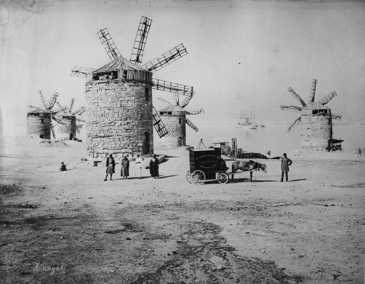 Fotograf Zangaki a jeho mobilní temná komora, cca 1880 od Zangaki Brothers