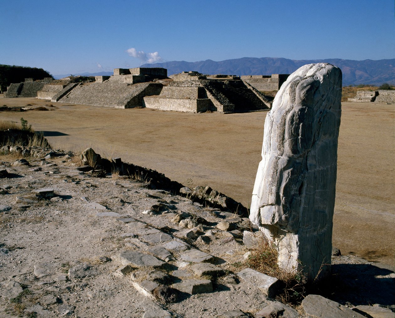 Pohled na památky I, H, G od Zapotec Zapotec