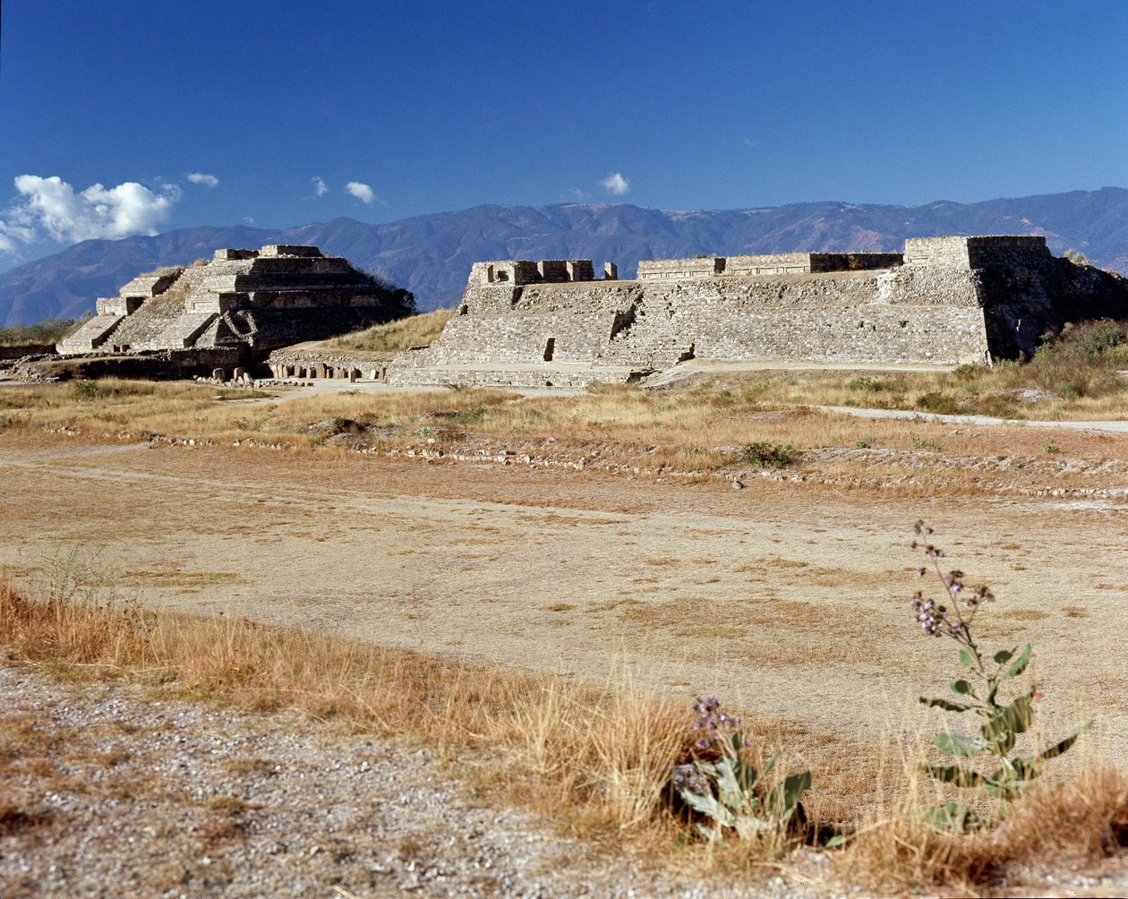 Pohled na severní plošinu (500 př. nl-850 n. l.) od Zapotec Zapotec