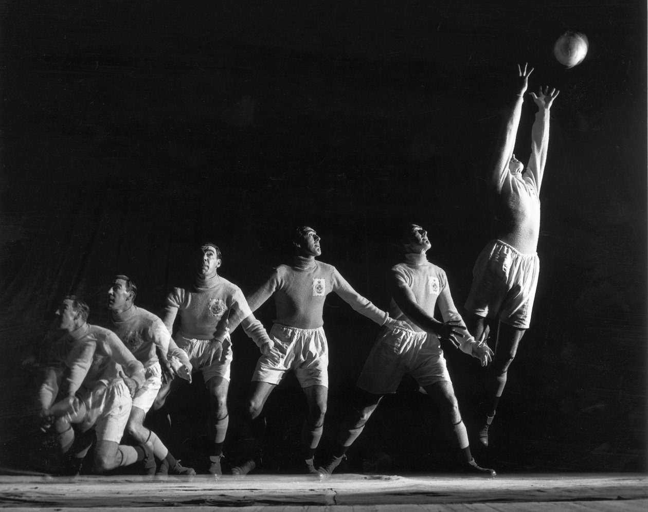 Frank Swift, britský brankář, několikanásobné vystavení, leden 1949 od Zoltan Glass