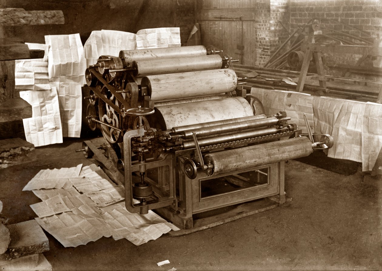 Tiskařský stroj: rotačka pro tisk novin, cca 1900 (č/b fotografie) od . .