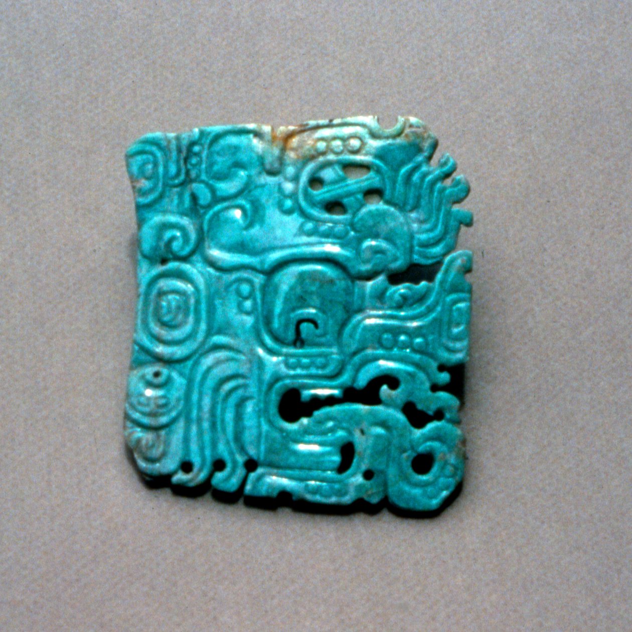 Rytina Itzamna z hrobky v Topoxte, Peten, Guatemala, klasické období, cca 300-900 našeho letopočtu (nefrit) od Hippolyte Lalaise Devéria