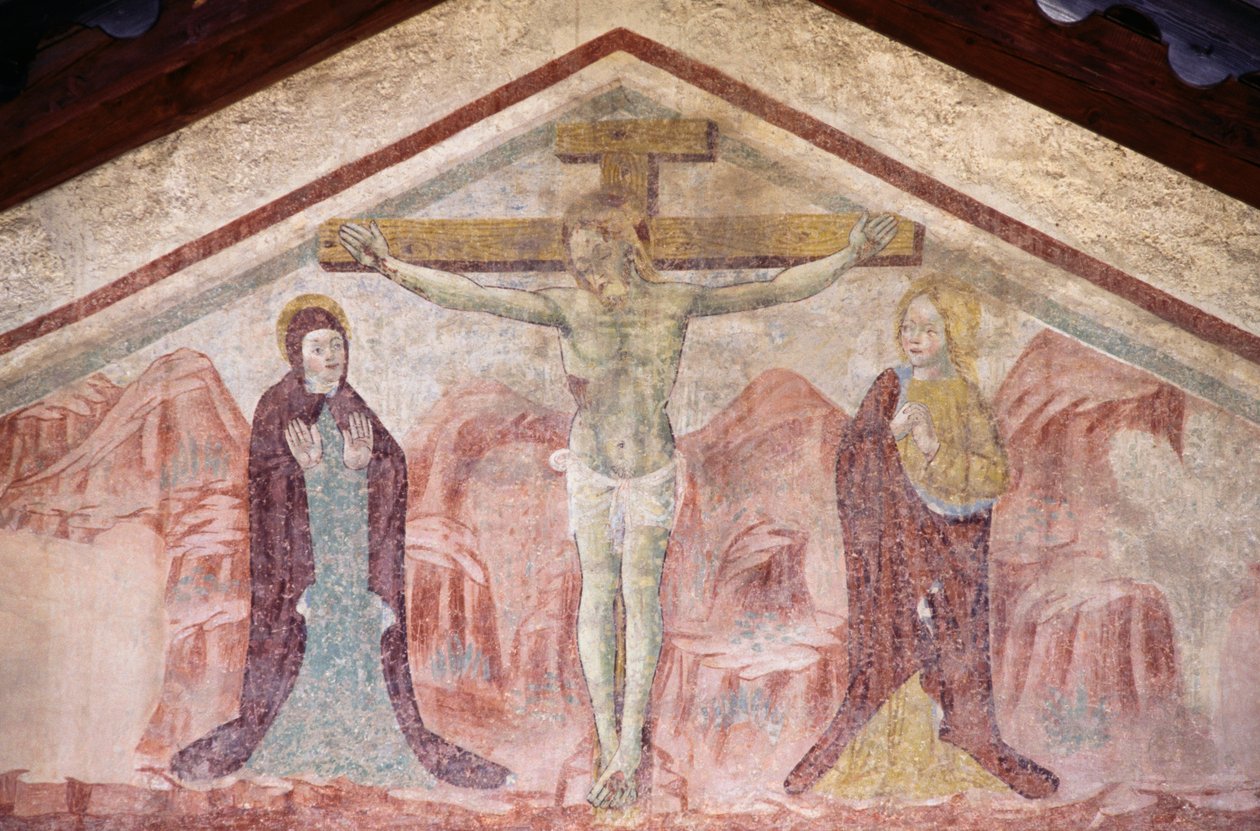 Freska s ukřižováním v tympanonu kostela svatého Antonína, Romeno, Trentino-Alto Adige, Itálie od William Walcutt