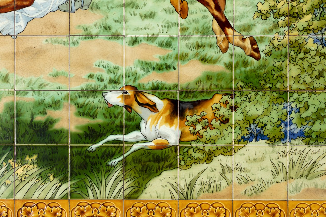 Vnitřní pohled, dlaždicový panel, malíř Furcy Ernest Tondeur, vykonavatel Boch Frères La Louvière, první panel, lovecká scéna se třemi jezdci, detail od . .