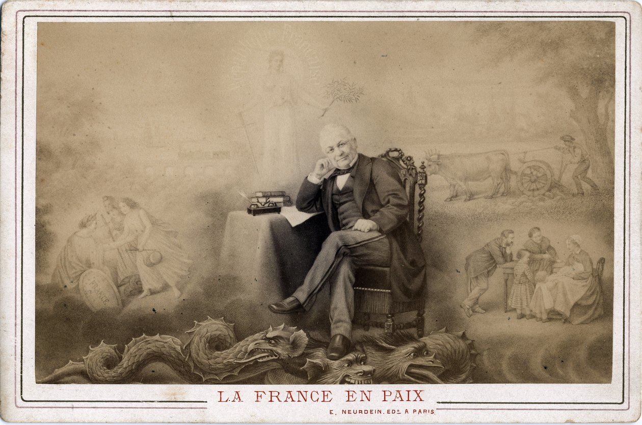 Pařížská komuna: „Francie v míru““ portrét Louise Adolphe Thierse (1797-1877) sedícího na drakovi, pravděpodobném symbolu komuny od Frederick (attr. to) Barnard