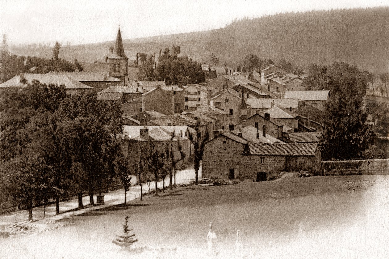 Vesnice Saint-Bonnet-le-Froid, na začátku dvacátého století (pohlednice) od . .