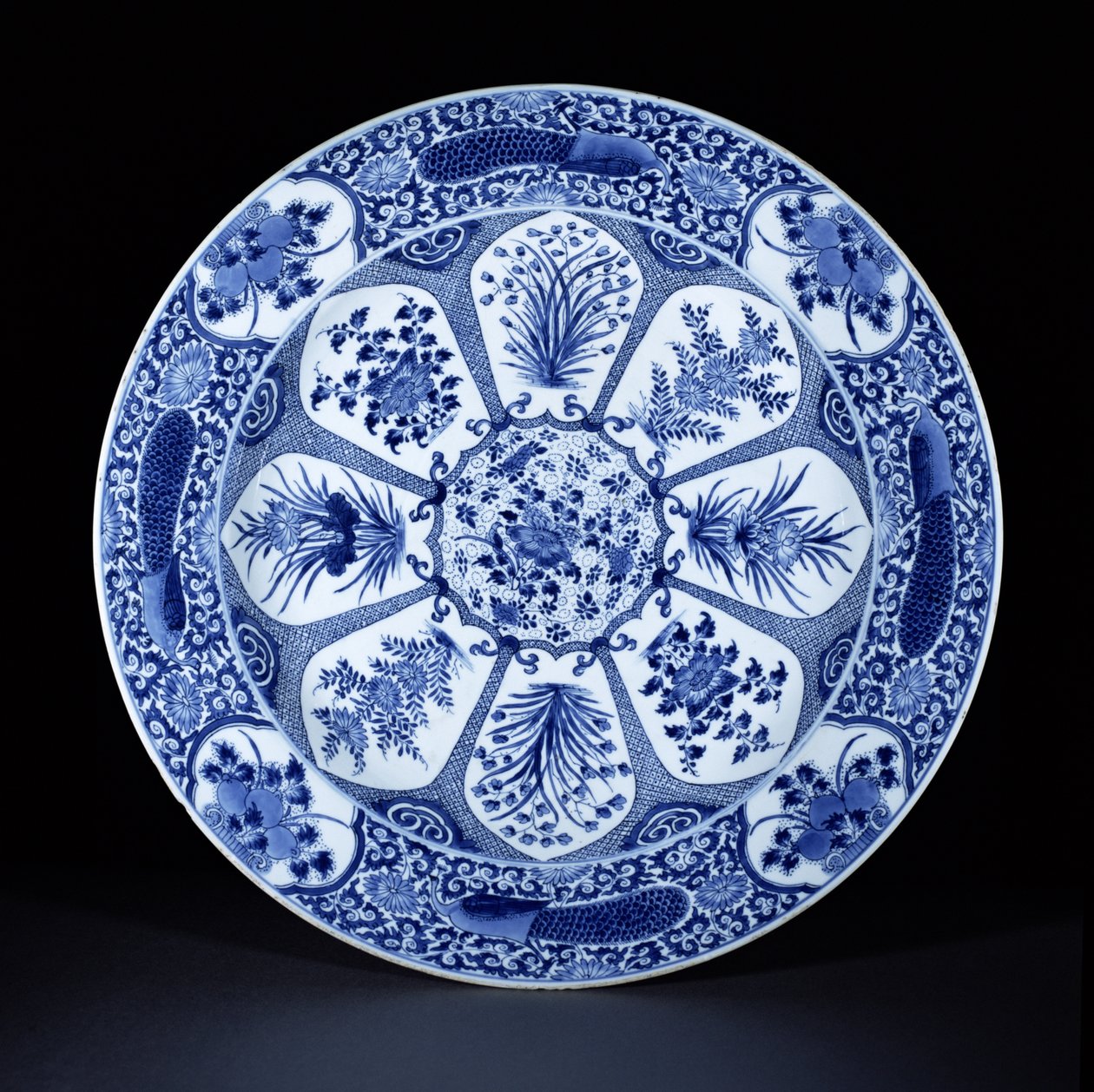 Modrý a bílý talíř, období Kangxi, cca 1700 (porcelán) od Chinese School