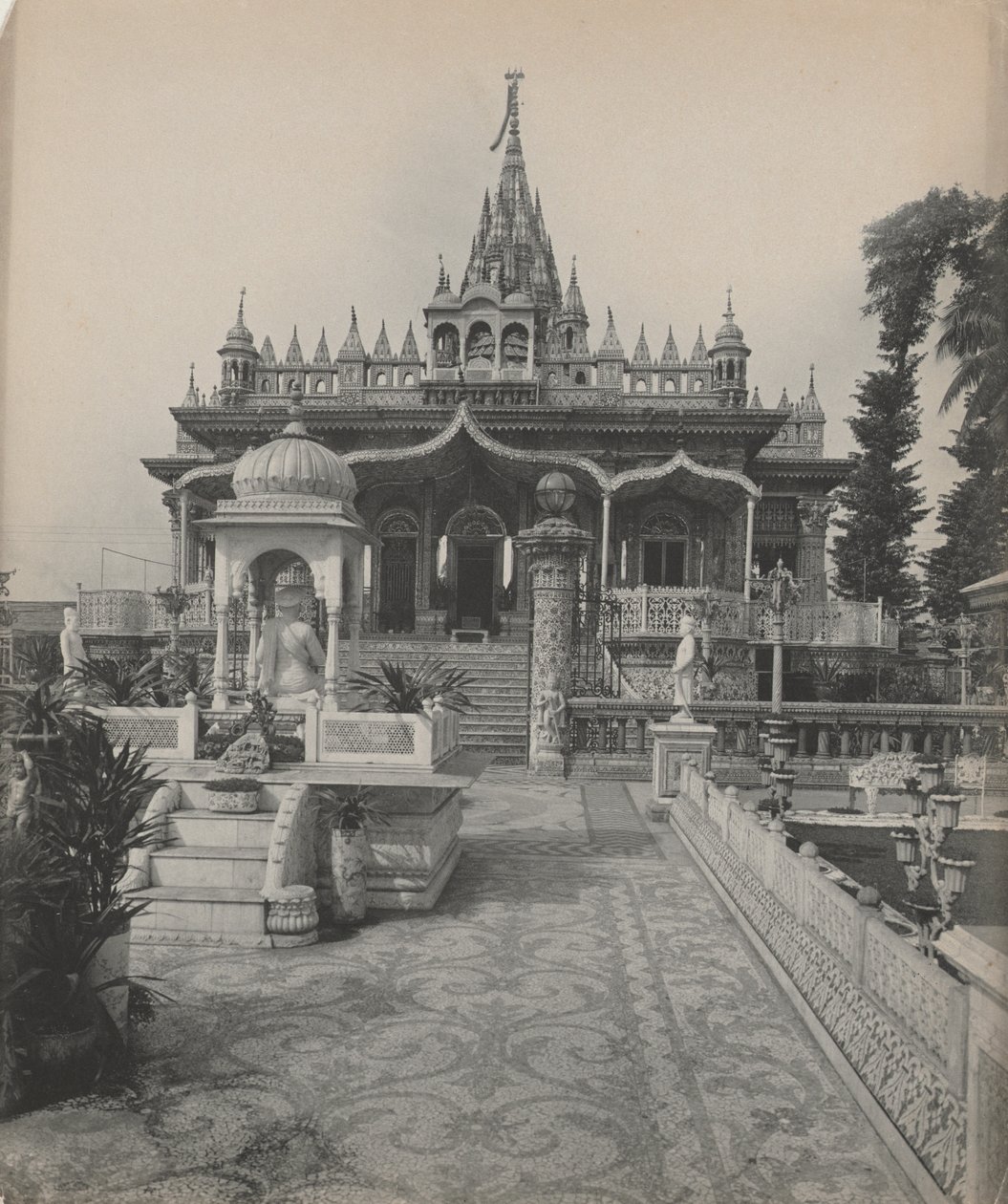 Pareshnath, chrám Jain, Kalkata od studio of A. W. A. Plâté Studio (Ceylonese)