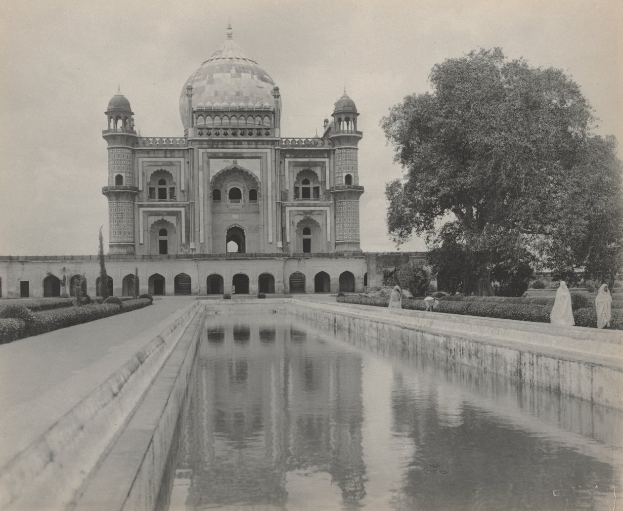 Hrob Safdarjung, Dillí od studio of A. W. A. Plâté Studio (Ceylonese)