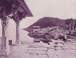 Marble Ghat, Rainuggur, Oodeypore (černobílá fotografie) od (after) English photographer