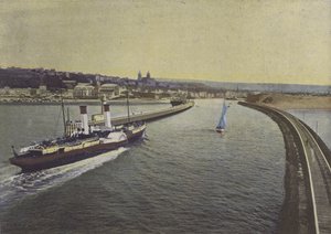 Boulogne-sur-Mer, Vchod do parníku (barevné foto) od (after) French Photographer