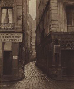 Rue Tirechappe, převzato z rue Saint-Honore, zbořeno pro rue du Pont-Neuf (černobílá fotografie) od (after) French Photographer