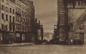 Rue du Cloitre-Notre-Dame, při pohledu z Parvis kolem roku 1865 (černobílá fotografie) od (after) French Photographer