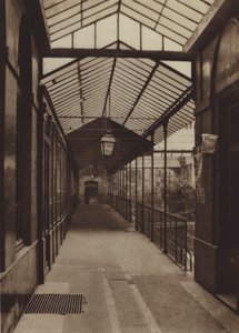 Stará pasáž opery v rue Le Peletier (černobílá fotografie) od (after) French Photographer