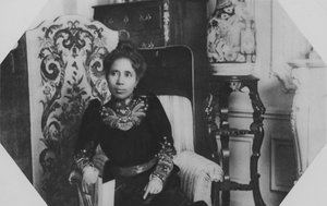 Queen Ranavalo (černobílá fotografie) od (after) French Photographer