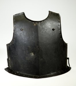 Náprsník pro Harquebusiera, cca 1625-50 (železo a černá barva) od (attr.to) German School