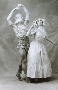 Nijinski a Karsavina tančí v baletu „Le Spectre de la Rose“ od Carla Maria von Webera (1786-1826) v pařížském divadle Chatelet, 5. června 1912 (sépiová fotografie) od A. Bert
