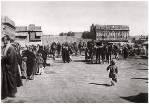Náměstí bazaru v Basře, Irák, 1925