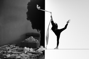 Nadějná rovnováha gymnastky od Abbas Valadi