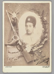 Oficiální královský portrét prince Nosratollaha, 1899 (stříbrná albuminová fotografie) od Abdullah Qajar