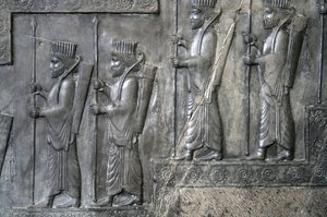 Nástěnná řezba zobrazující královskou gardu, Tachara, Persepolis, cca 6.-5. století před naším letopočtem (šedý kámen) od Achaemenid