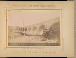 Viadukt ve 14 obloucích o výšce 8,00 m přes soutěsku Fascoluccio na kilometru 75 + 467. od Achille Mauri