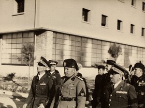 Slavnostní otevření budov královského letiště "Fausto Pesci" v Bologni, postaveného společností Mauro Toschi fu Ulisse, za přítomnosti vévody Benita Mussoliniho, 24.10.1936 (čb foto) od Achille Villani