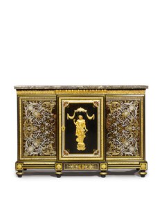 Boční skříň Ludvíka XVI., objednaná Marchand-Mercier Claude-Francois Julliot, obsahující intarzivní panely Ludvíka XIV., kolem 1775-1800 (namontované v ormolu, eben a želva vykládané mosazí a cínem od Adam (attr. to) Weisweiler