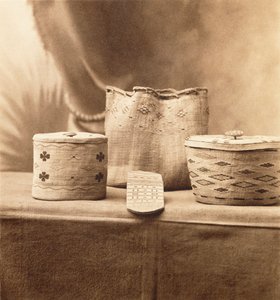 Native American Baskets od A.C. Vromana, kolem roku 1898 (platinový tisk) od Adam Clark Vroman