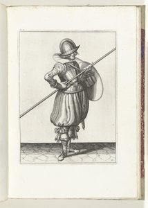 Cvičení štítu a hrotu: Voják přemístí hrot dvakrát do pozice tažení, první pohyb (č. 13), 1618 Nassausche Wapen-Handelinge, van Schilt, Spies, Rappier a Targe: zobrazeno beyde figuerlick, zarámováno po novém od Adam van Breen