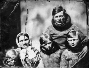 Dánský úředník (Hans Elberg) s rodinou