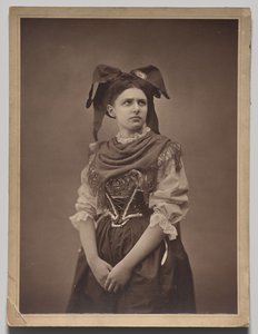 Mladá žena Alsacienne