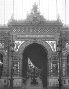 Portico of Ceramics, Univerzální výstava, Paříž, 1889 od Adolphe Giraudon