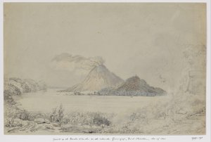 Pohled z Lontaru na Banda Neira a kouřící Gunungapi, Banda Islands, Central Maluku